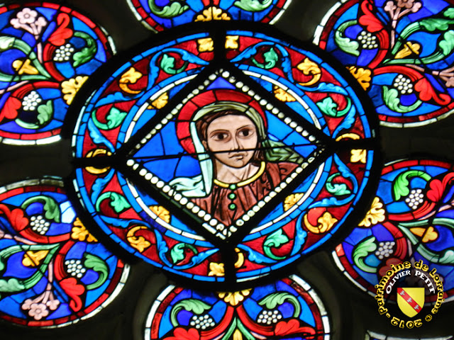 TOUL (54) - Cathédrale Saint-Etienne : vitrail de 1863