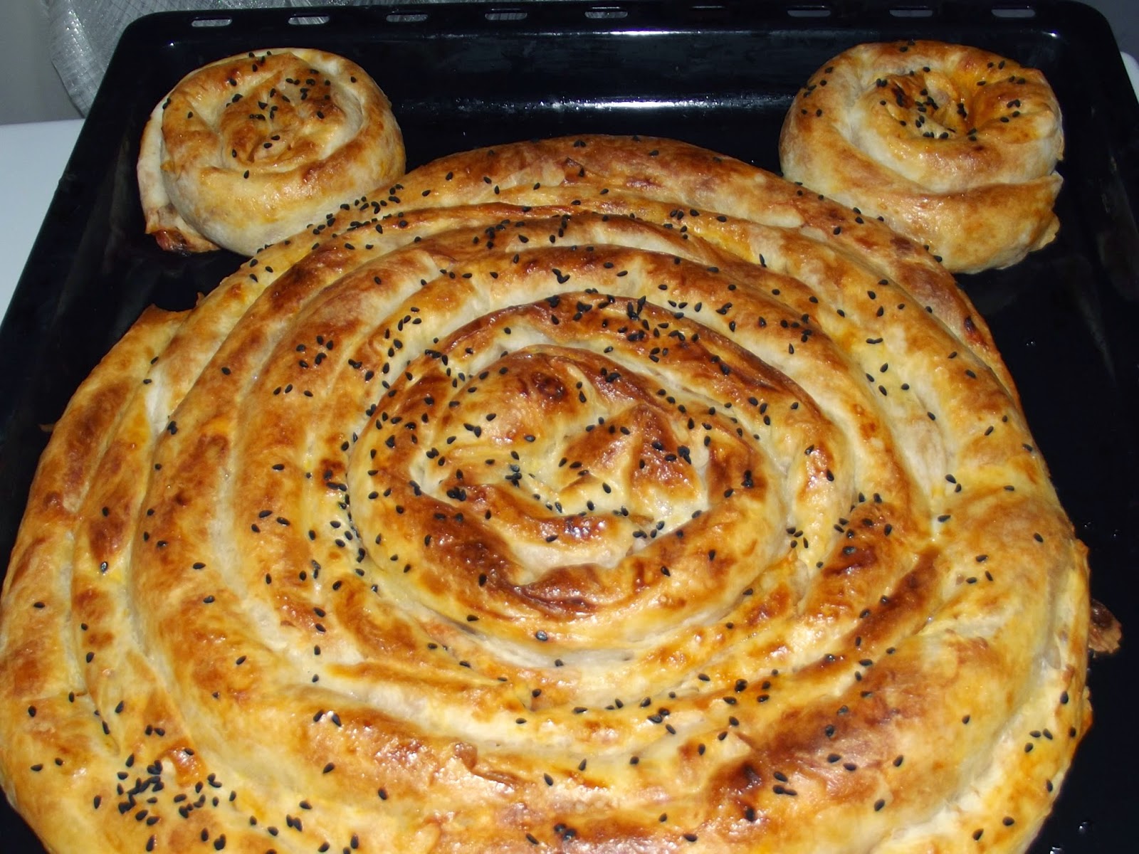 lacivertkahve PIRASALI BÖREK İÇİ Sebzeli