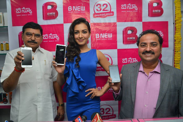 Catherine Tresa launches B New Mobile Store at Eluru