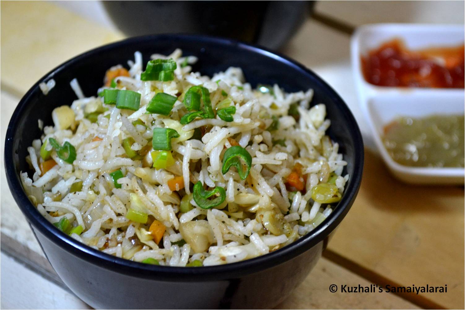 http://www.kuzhalisamaiyalarai.in/2017/12/vegetable-fried-rice-recipe-chinese.html