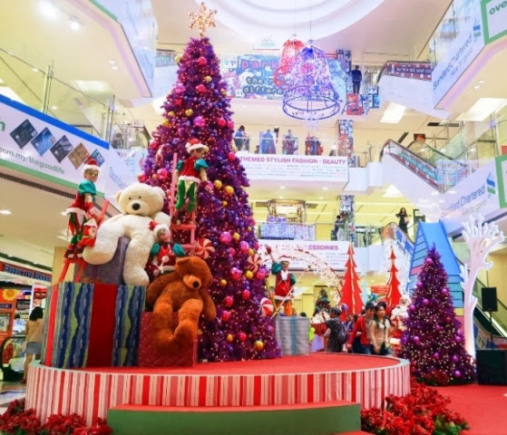 Christmas 2013, The Joy of Give & Gifts, christmas, teddy bear, giant gifts, chrisrtmas tree, santa helper, 