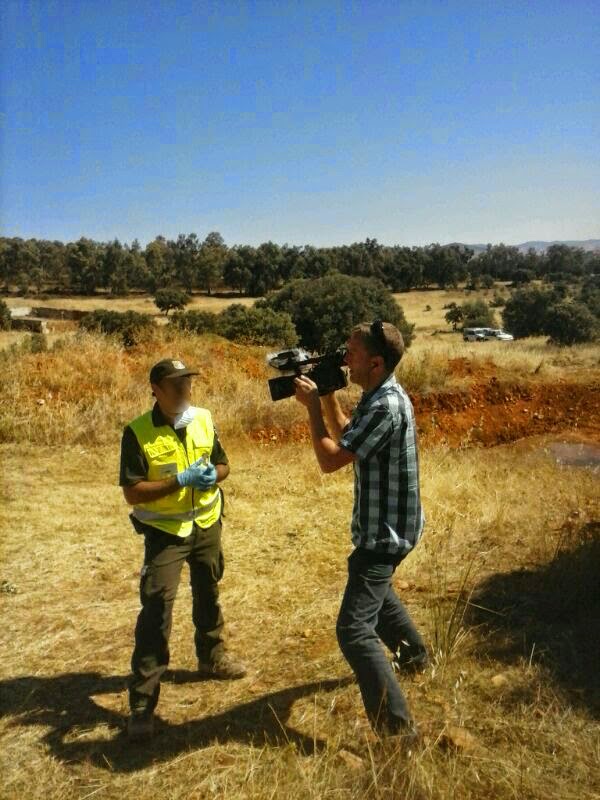 Agente de la UNIVE hablando para la televisión alemana