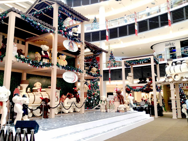 AKEMI Home Top 10 Wow Factor Mall Christmas Decor