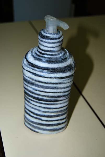 Reciclar bote de gel con lana