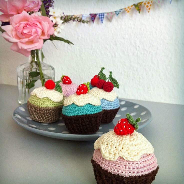 http://www.lalylala.com/?port=birthday-cupcakes-a-free-lalylala-crochet-pattern