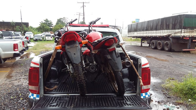 Duas motos encontradas aos fundos do Residencial Tiradentes