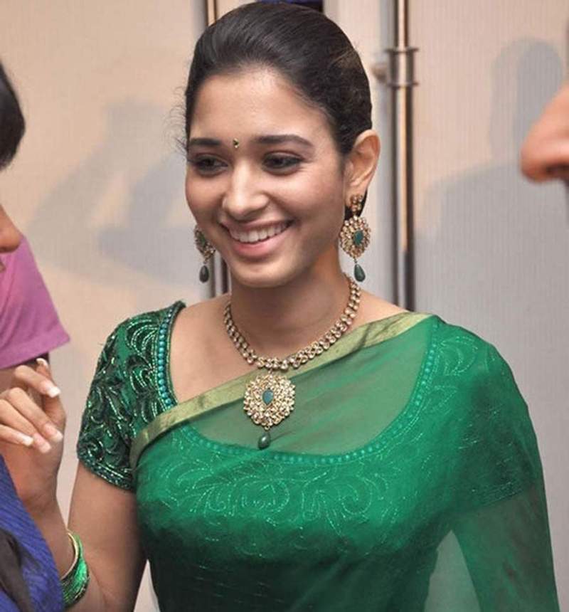 Actress Tamanna In Green Saree Wallpapers Stills, Photos Gallery