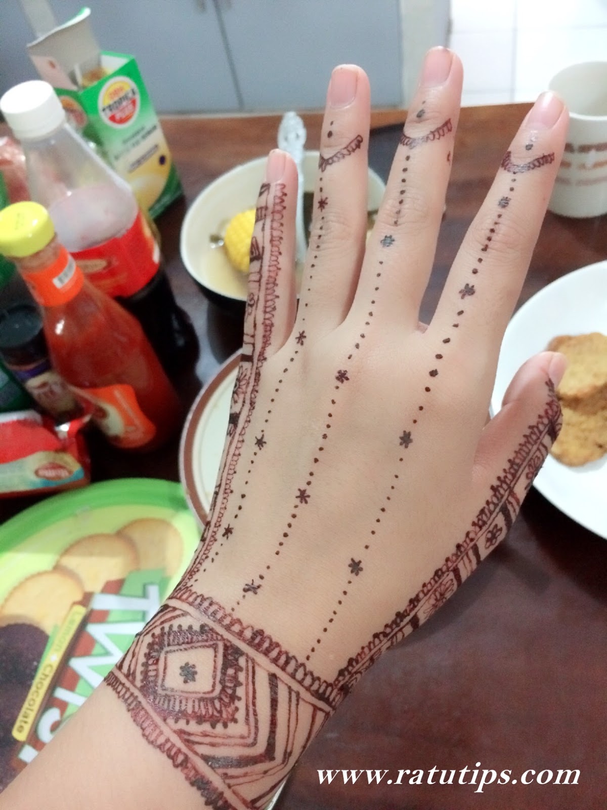 Gambar Henna Simple Dan Mudah Ditiru Love 57 Motif henna tangan