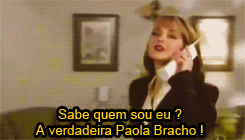 cena da novela A Usurpadora em que Paola Bracho está no telefone dizendo que ela é a verdadeira Paola Bracho