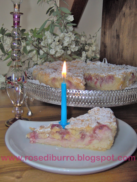 simil sbrisolona con fragole e crema alle mandorle per un compleanno speciale!