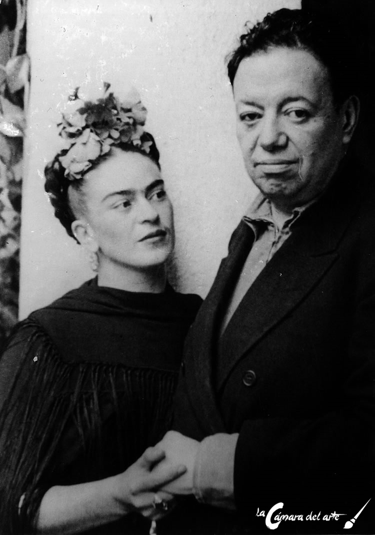 Biografía de Frida Kahlo La cámara