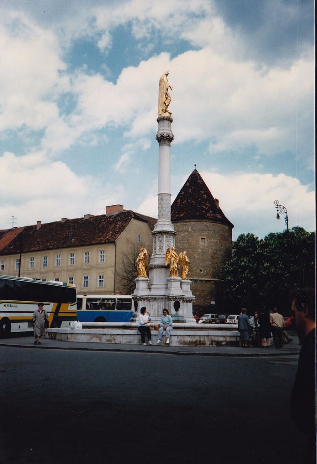 33 Fascinating Color Photos That Capture Street Scenes of Zagreb