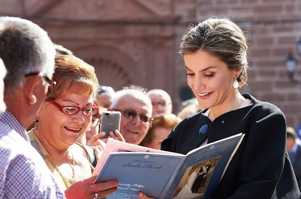 Queen Letizia visits City Hall and House of Culture of Villanueva de los Infantes. Queen Letizia wore Zara Coat and Magrit Sandals.