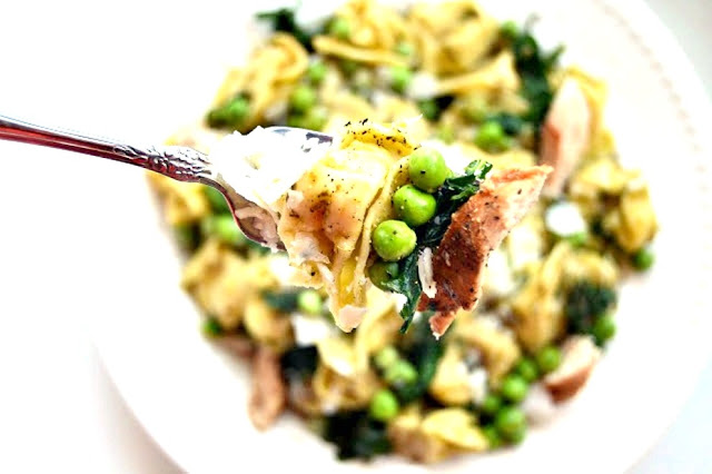 Chicken Pesto Tortellini with Kale and Peas is ready in just 20 minutes and is a flavorful and healthy meal that the whole family will love! www.nutritionistreviews.com