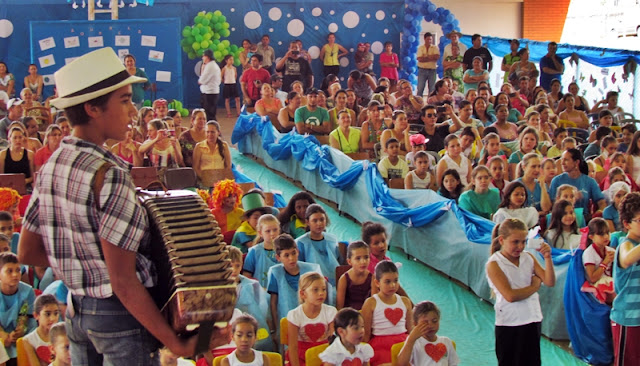 Roncador: Escola Monteiro Lobato realiza XII Varal de Poesias e Danças