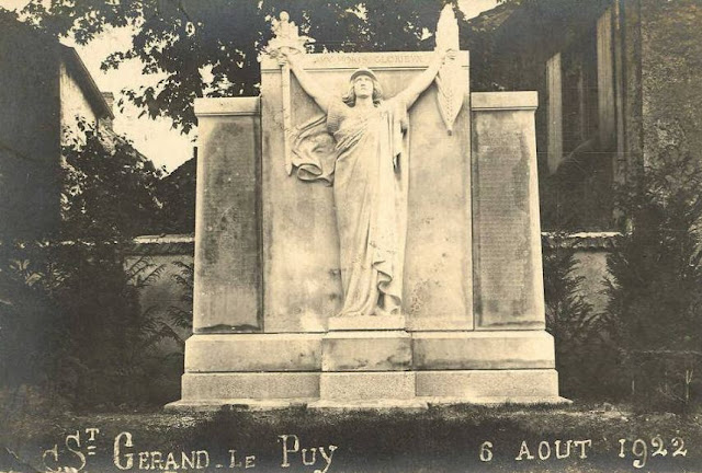 CPA monuments aux Morts de l'Allier, saint Gérand le Puy