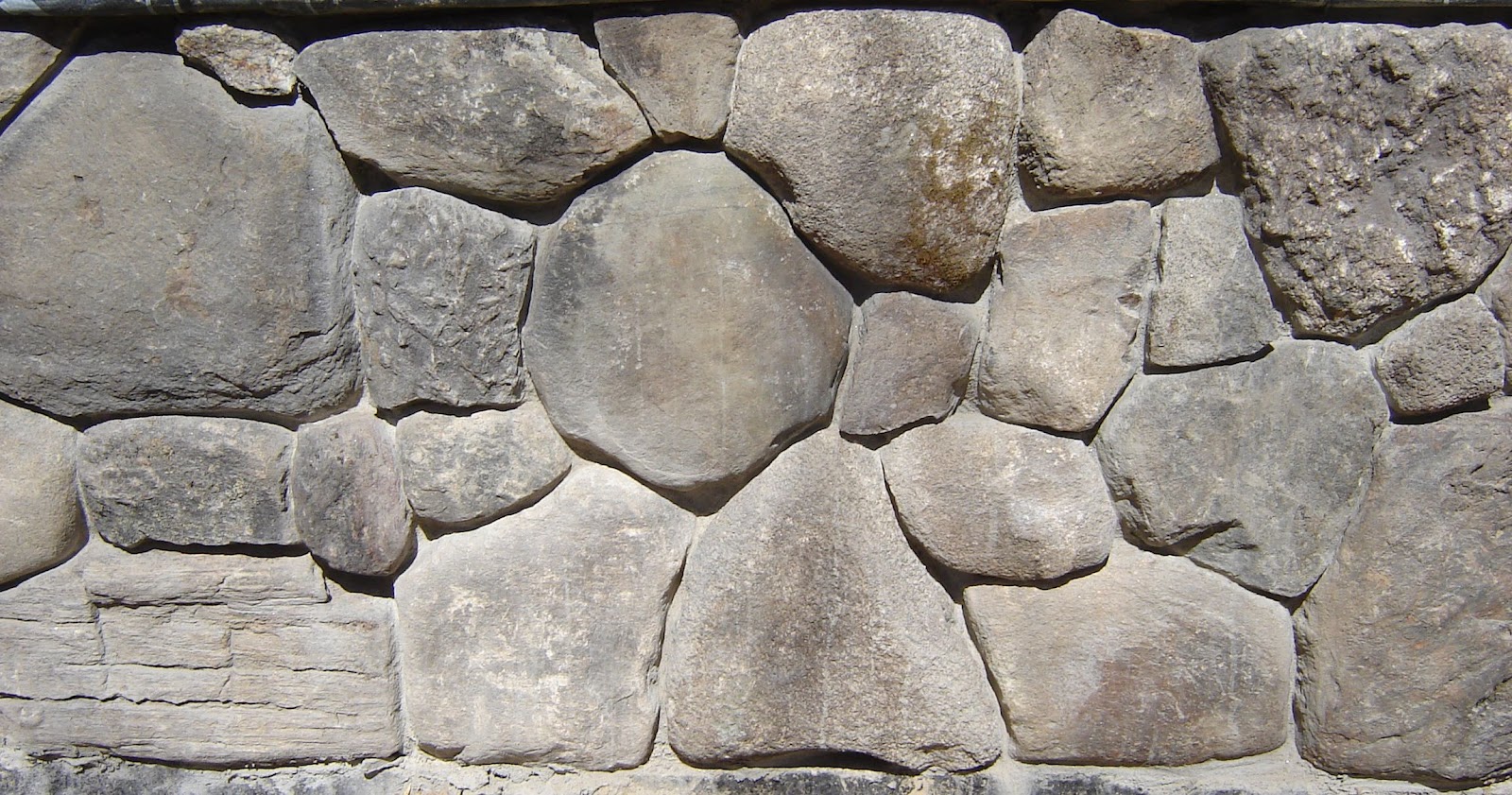 Каменный фундамент