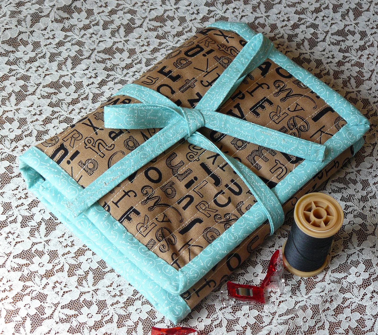 Heide's Quilty Hugs Goody Goody binding bag.