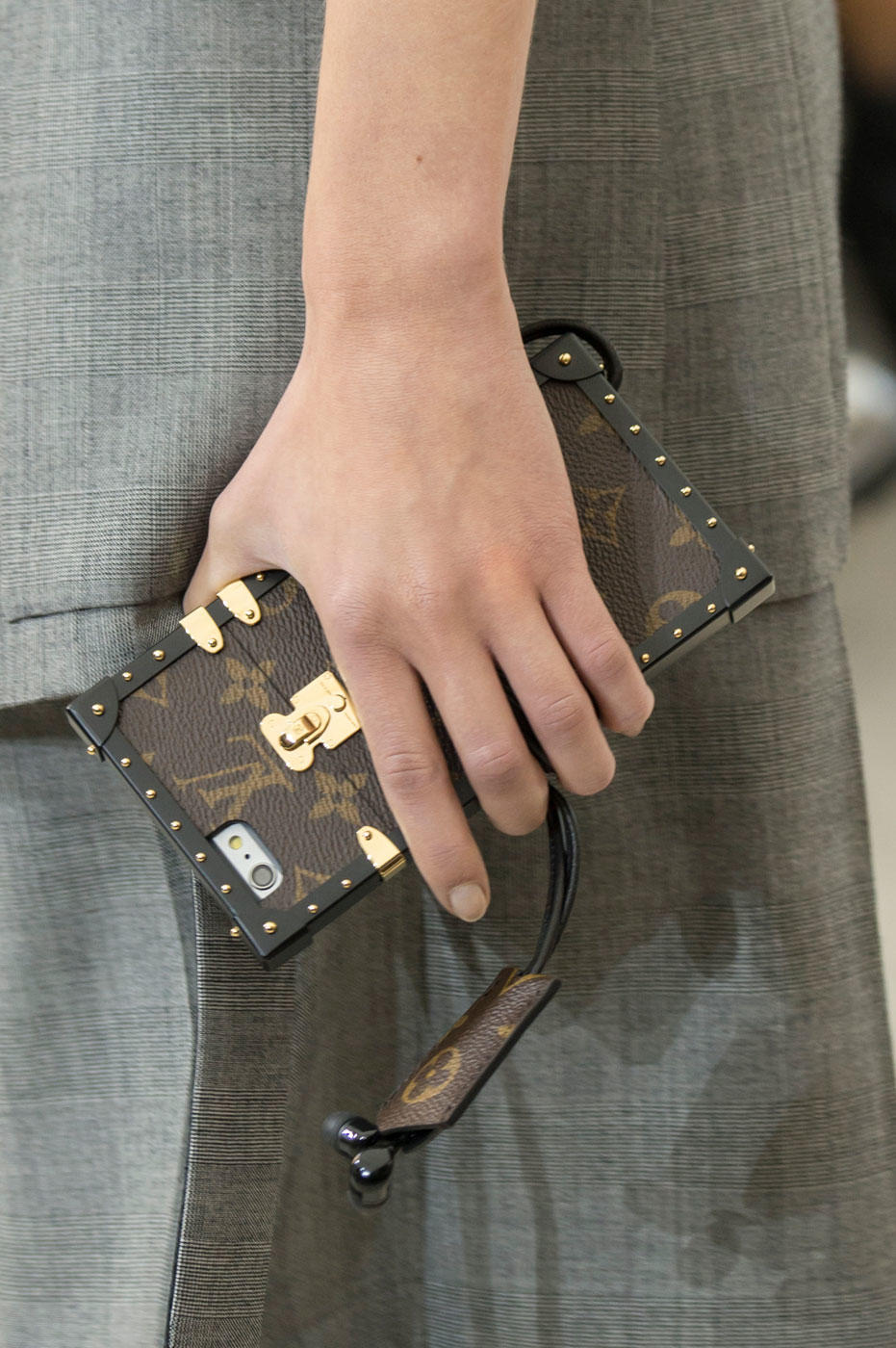 Europe Fashion Men&#39;s And Women Wears......: IS LOUIS VUITTON&#39;S NEW &#39;IT&#39; BAG A PHONE CASE?