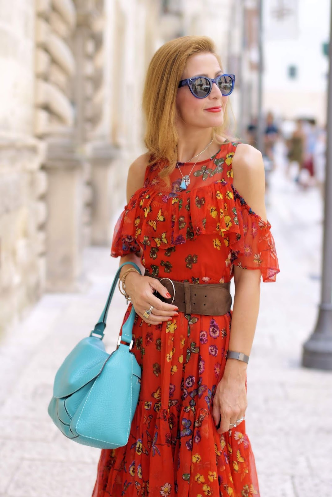 How to wear an open shoulder dress on Fashion and Cookies fashion blog, fashion blogger style