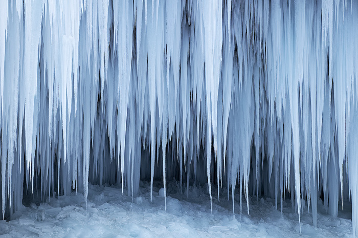 Описание сосульки. Сосульки на крыше. Каменная сосулька в пещере. Как называется сосулька. Как называется сосулька.