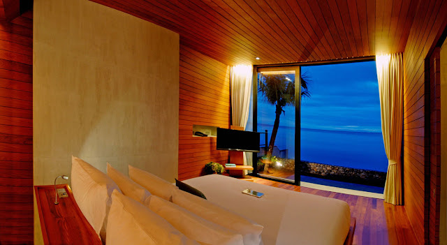 Bedroom with the sea view 
