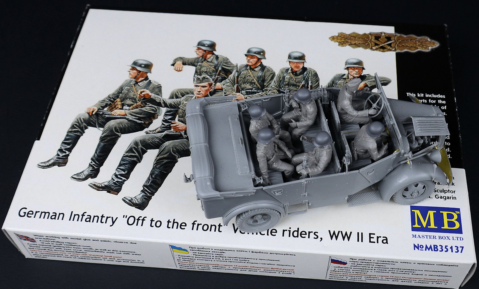 Master Box 35137 "Off to the front" WWII German Infantry Vehicle Riders kit 1/35 
