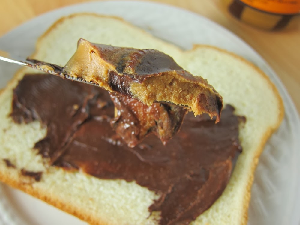 Review Trader Joe's Speculoos Cookie & Cocoa Swirl Spread