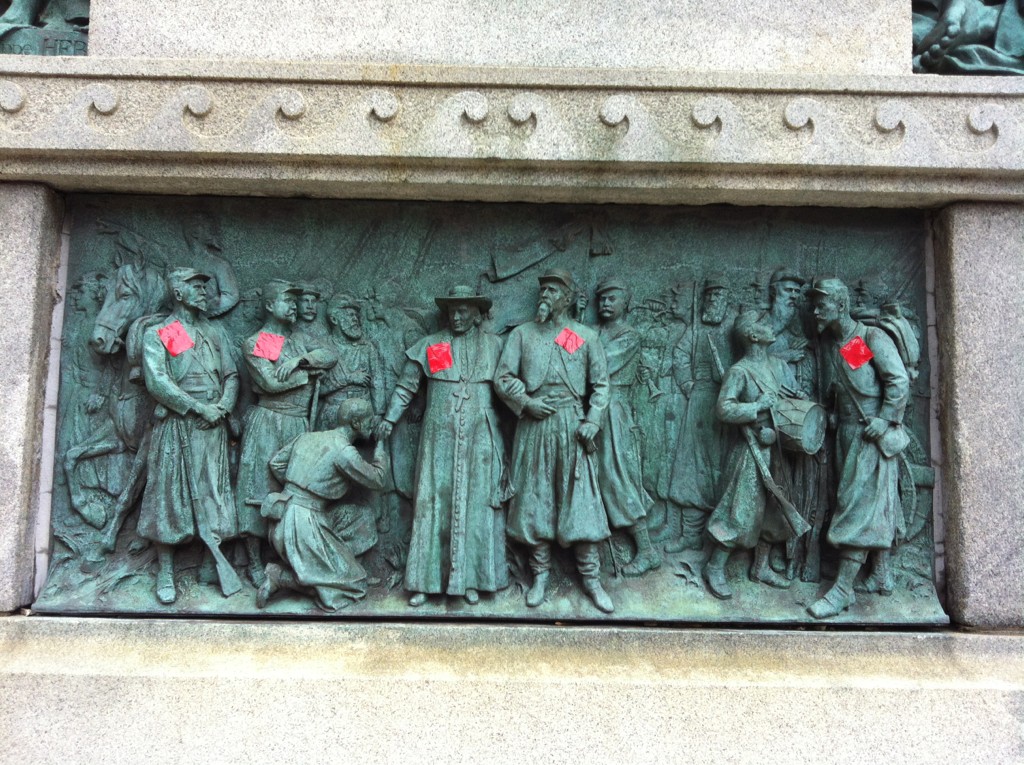 Bado, le blog: Même Mgr. Bourget porte le carré rouge!