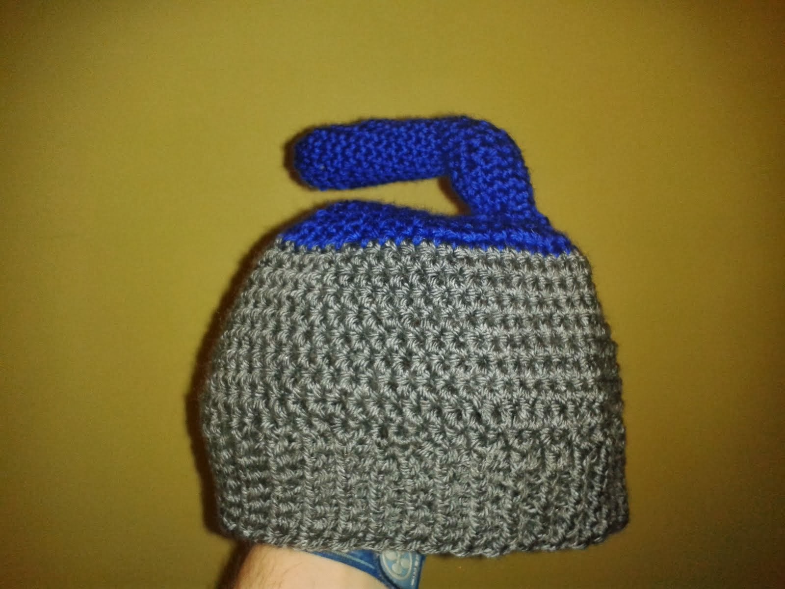 It's Simple Knot! Curling rock hat
