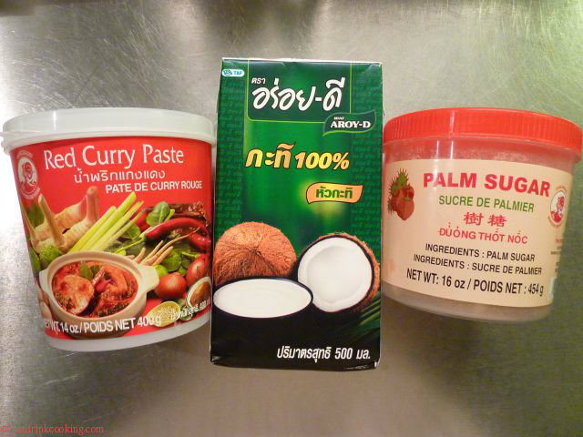 Zutaten: Kokosmilch, rotes Curry und Palmzucker