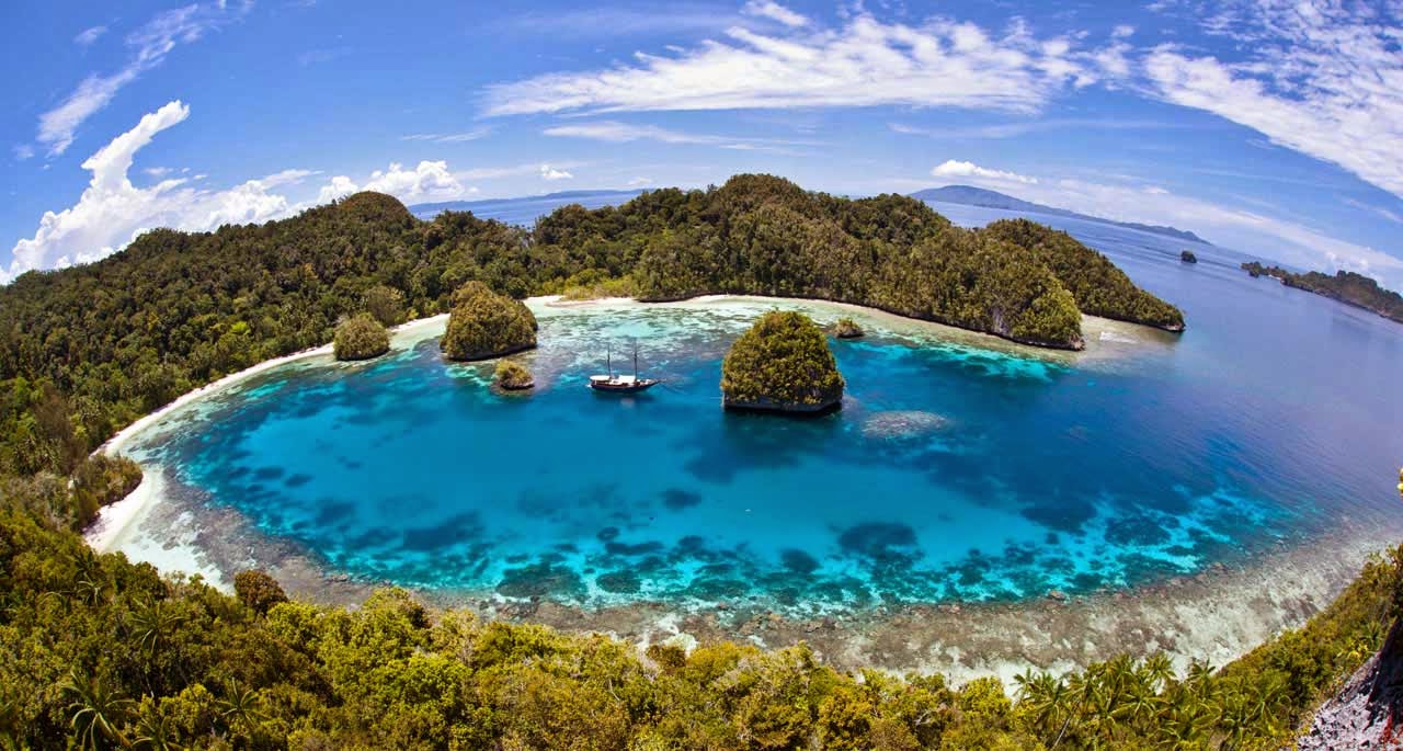 Mengenal Wisata Raja Ampat, Surga Biota Laut Indonesia