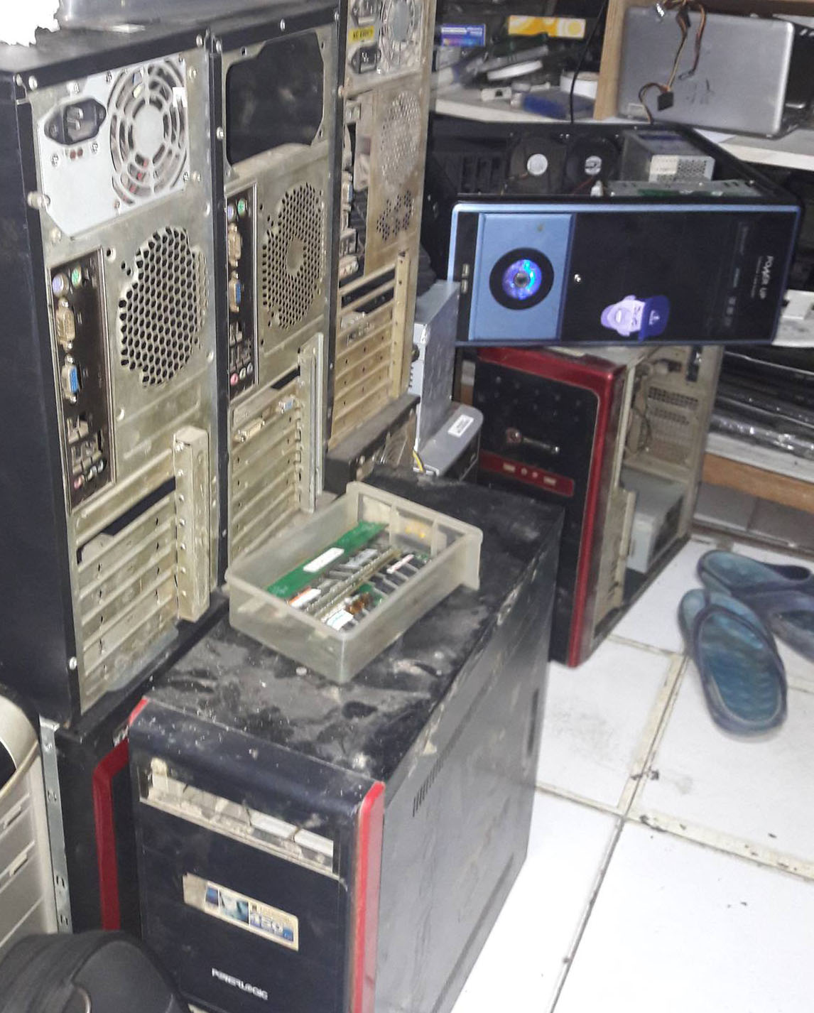Lelang komputer LCD tangerang Pemanfaatan Limbah