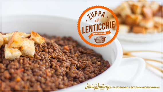 zuppa di lenticchie con crostini di pane • lentil soup with croutons