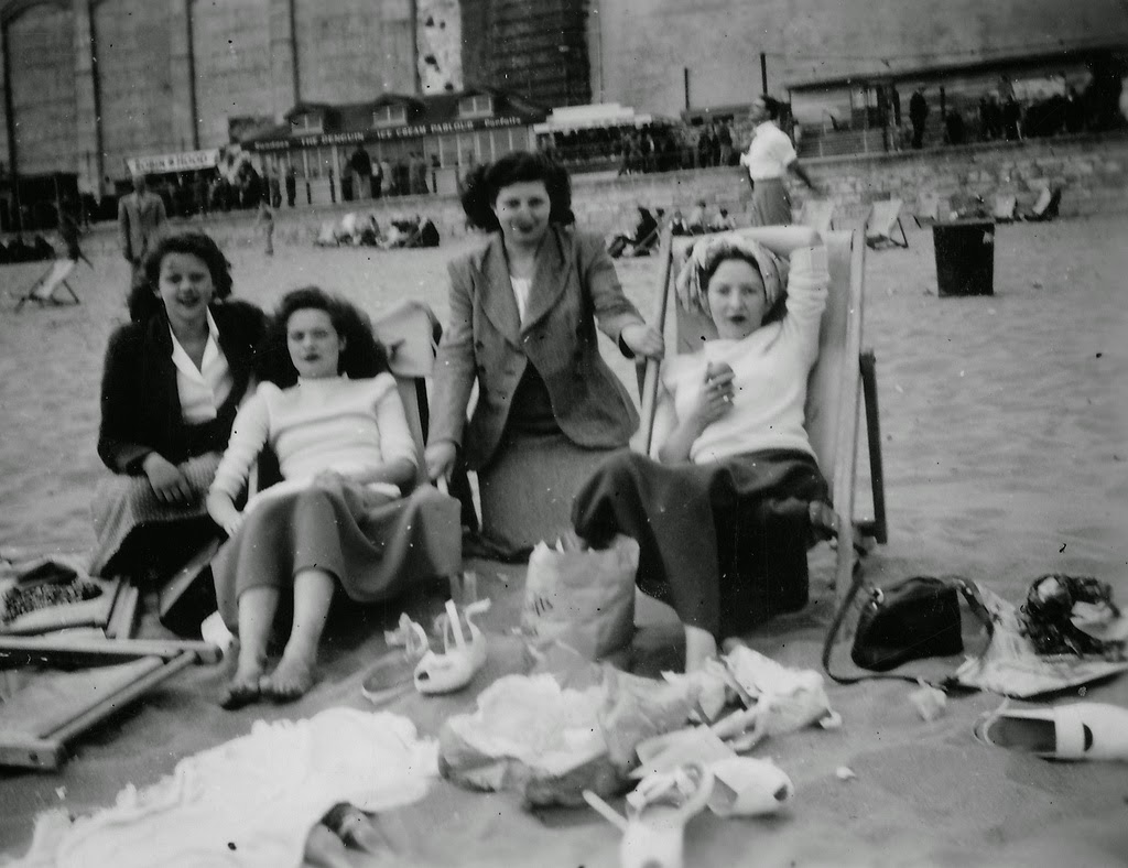 .y Group of Ladies from the 1940s to the 1960s ~ vintage 