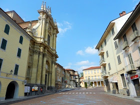 Piazza dei Caduti in Bra with the Bernini church of Sant'Andrea Apostolo on the left