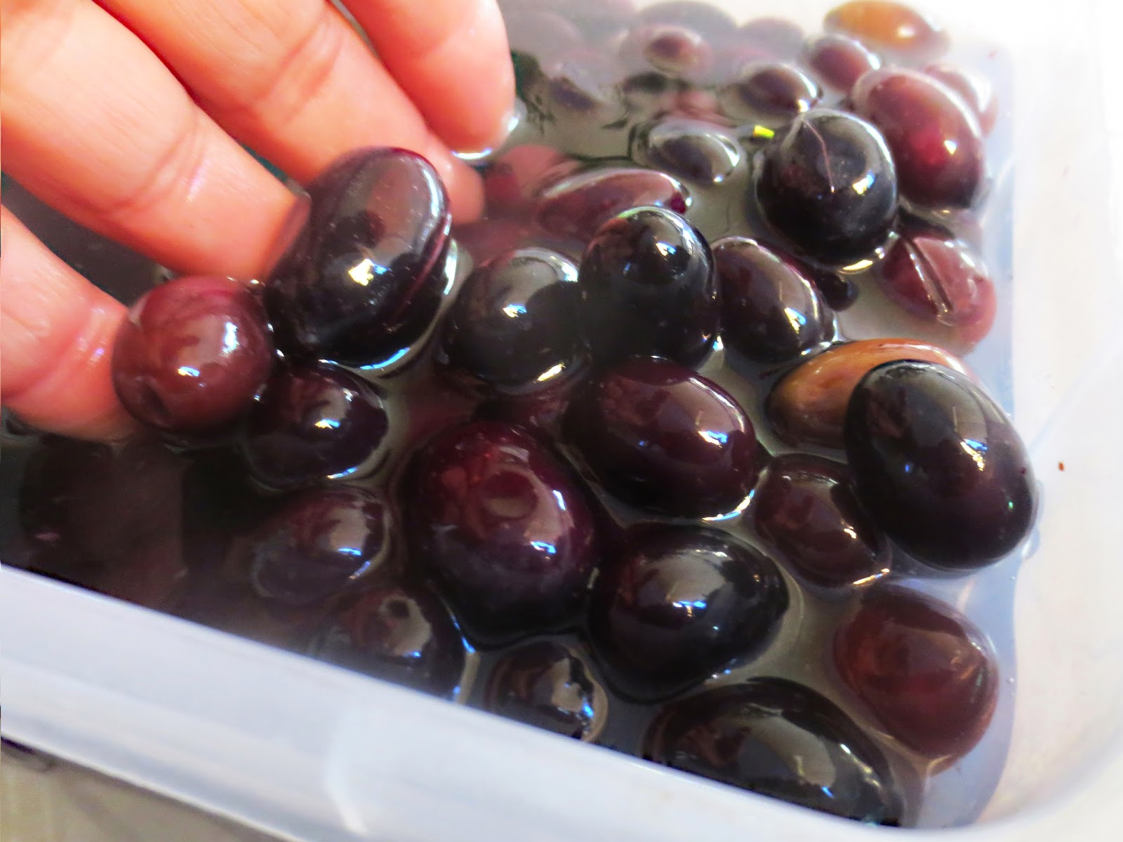 закуски с оливками. маринованные оливки. маринованные маслины. турецкие маслины. маслины приготовление.