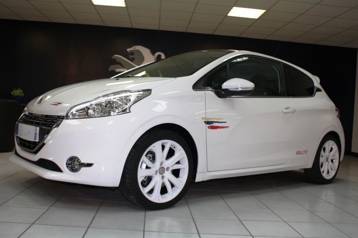 Фары peugeot 208
