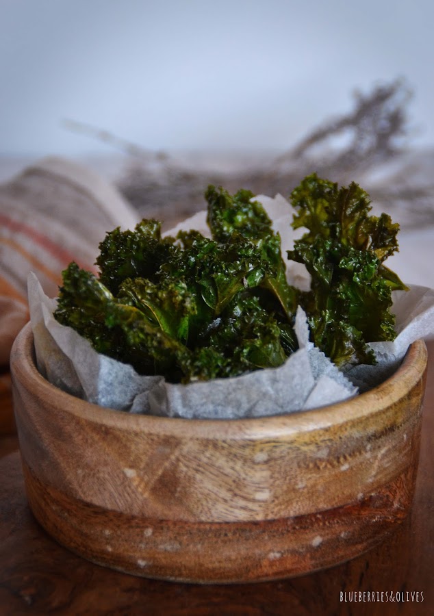 CHIPS DE KALE Y PATATA MORADA CON DIP DE WASABI