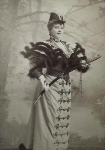 Presentation of susan bordo reading the slender 04 picture