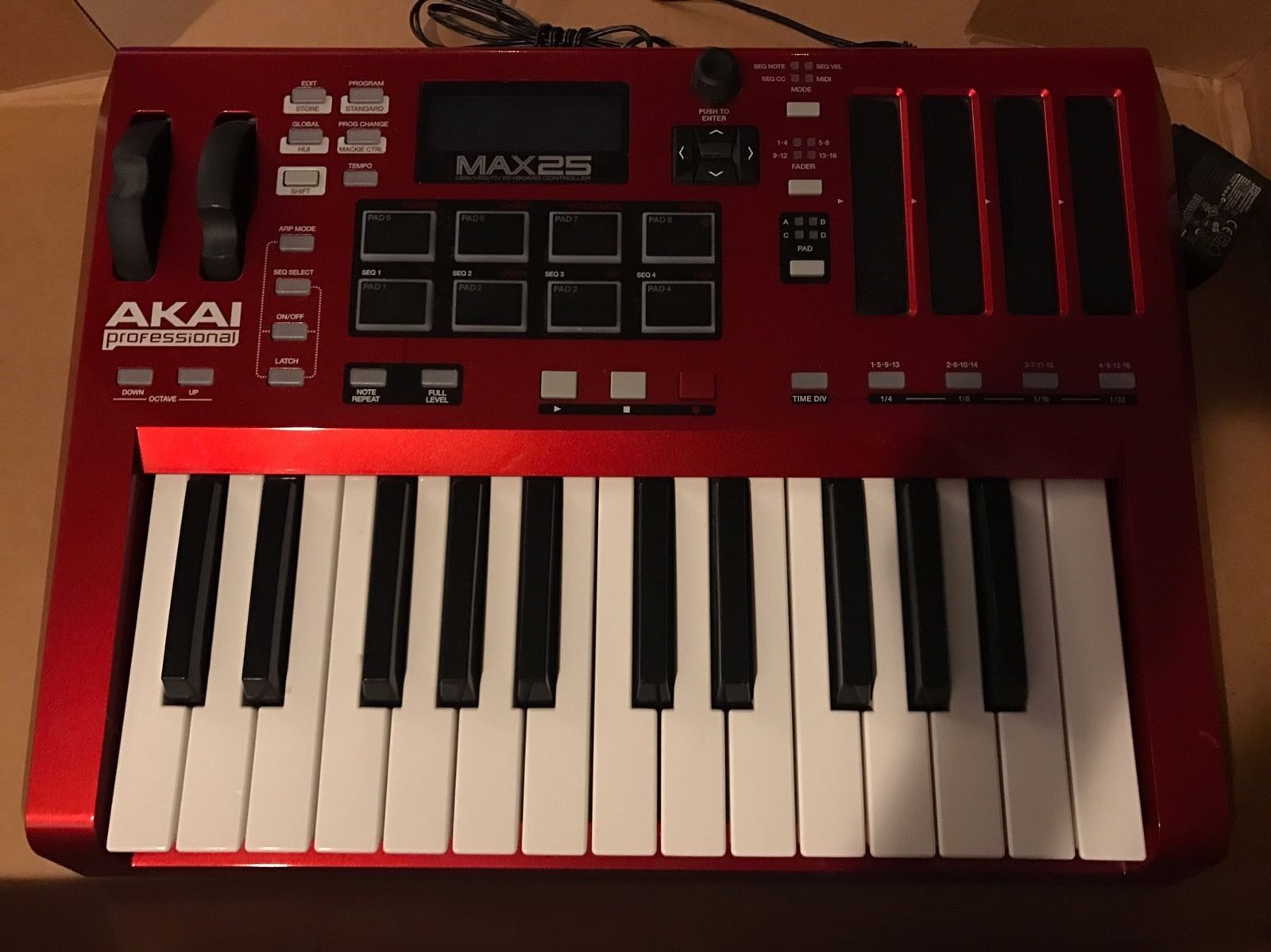 akai apc mini vs novation launchcontrol xl akai apc mini vs novation launchcontrol xl