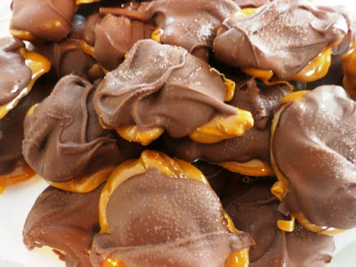 make chocolate pecan turtles