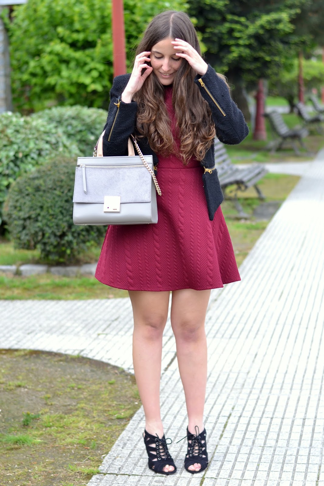 outfits burgundy dress