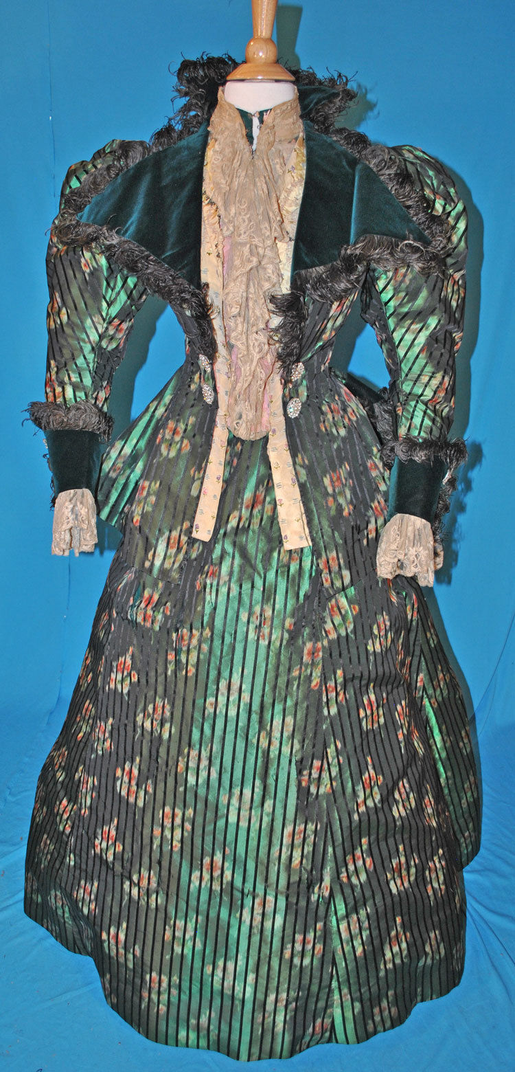 All The Pretty Dresses: Perfect Christmas Dress Circa 1890s!
