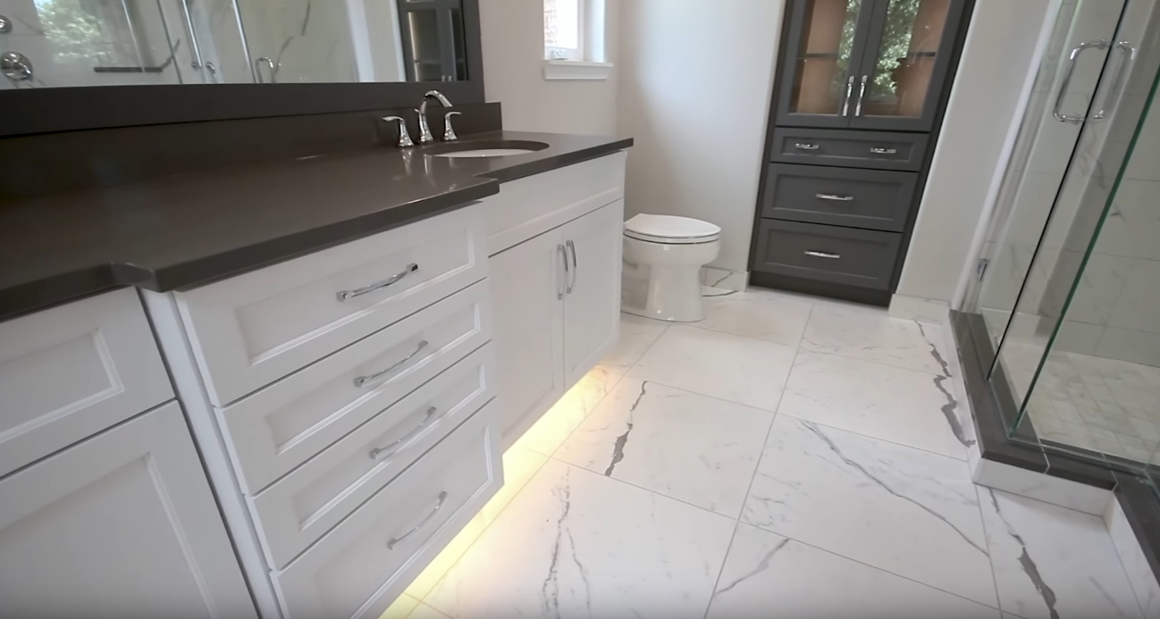 33 Interior Design Photos vs. Custom Home By KLM Builders Tour