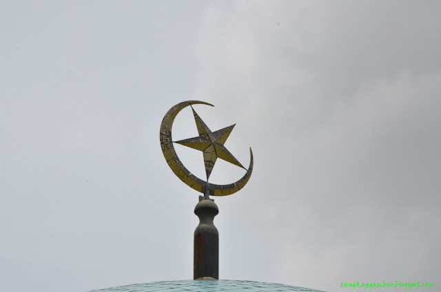6 Alasan Mengapa Umat Islam Menggunakan Simbol Bulan dan Bintang
