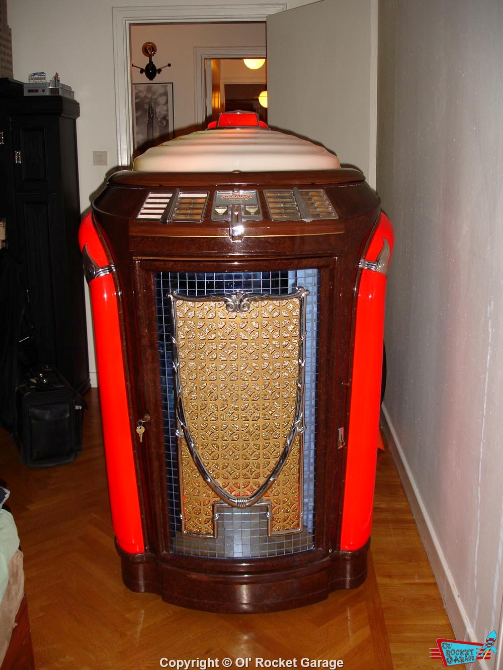 Ol´ Rocket Garage Seeburg 1947 "Trashcan" jukebox