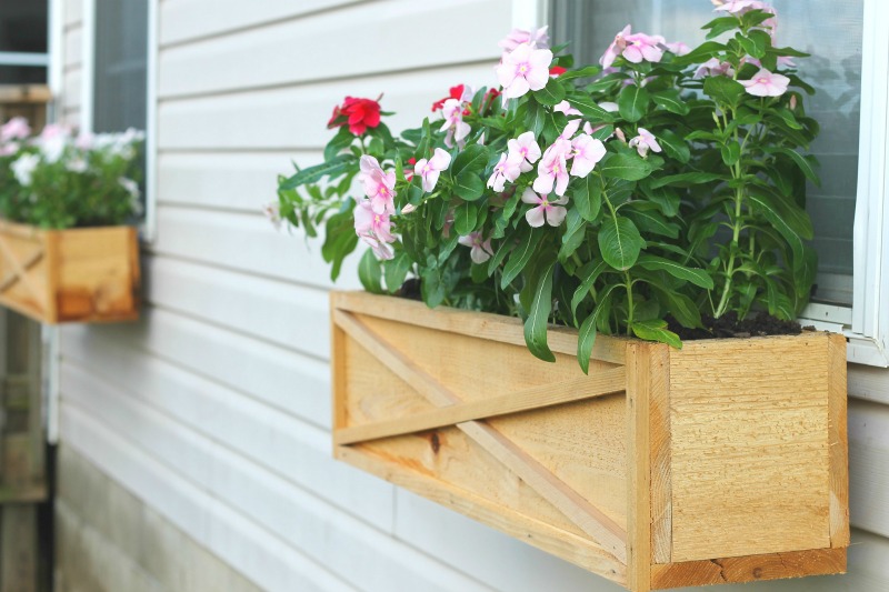 Ginger Snap Crafts DIY Cedar Window Boxes {tutorial}