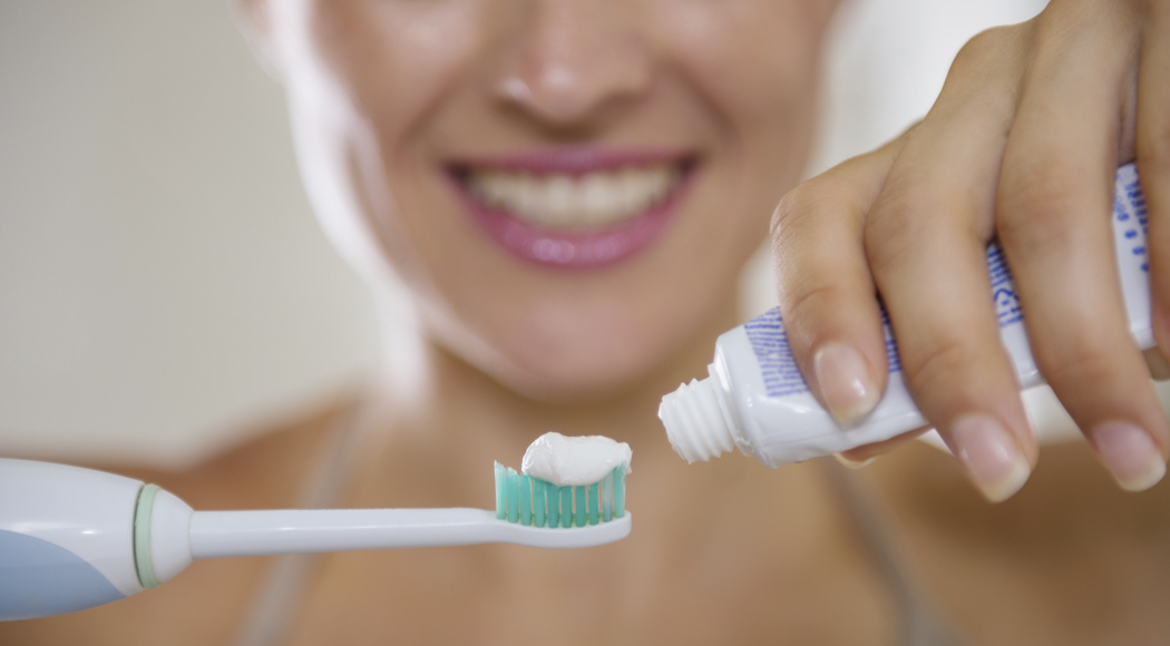 Gabby's Flossify When should I brush my teeth? Before or after breakfast?