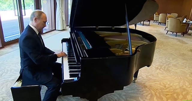 Vladimir Putin toca el piano en la casa del Presidente chino en Pekín 